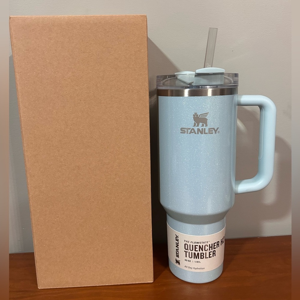 Stanley | Blueberry Milk 40 oz FlowState Quencher H2.0 Tumbler
